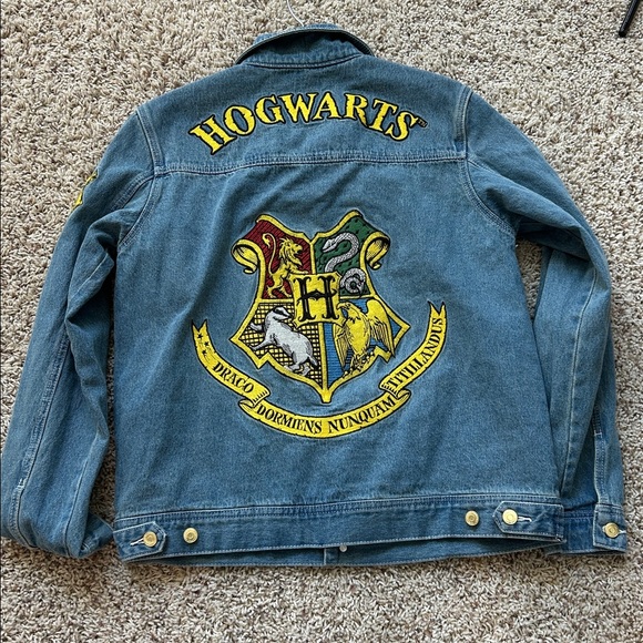 NWOT Harry Potter Hogwarts Embroidered Denim Jacket by Cakeworthy - L - Picture 7 of 14
